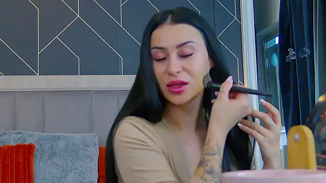 EmyLaveau online show from February 16, 2026, 6:42 am