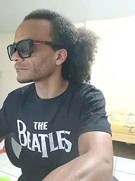 Snapshot of JamesQuaresma chatting on March 10, 2025, 3:01 am JamesQuaresma online show from March 10, 2025, 3:01 am