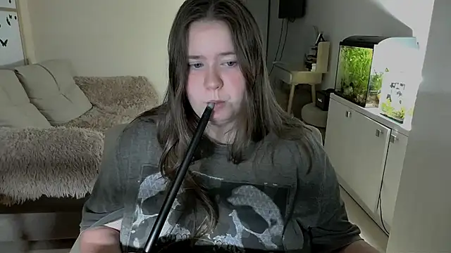 remirann  online show from March 3, 2025, 6:33 pm