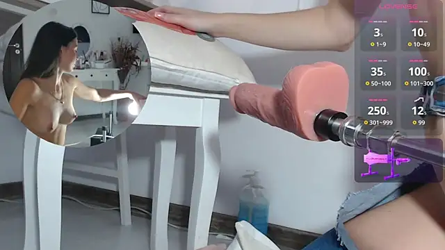 Yuumiii online show from November 17, 2025, 11:49 am