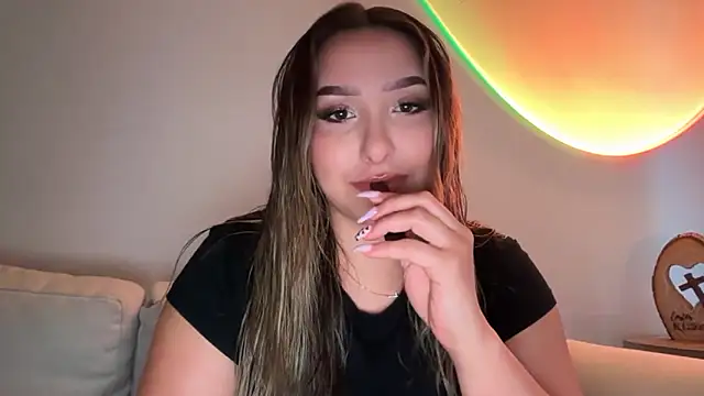 Snapshot of lustfulsmiles chatting on February 27, 2026, 4:18 pm lustfulsmiles online show from February 27, 2026, 4:18 pm