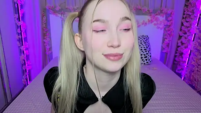 Snapshot of LilyStarlight chatting on April 6, 2026, 4:46 am LilyStarlight online show from April 6, 2026, 4:46 am