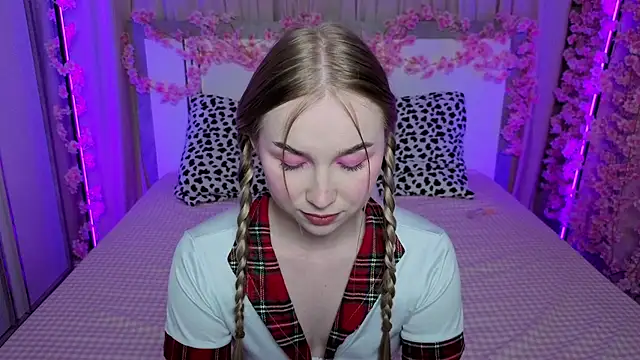 Snapshot of LilyStarlight chatting on April 13, 2026, 3:23 am LilyStarlight online show from April 13, 2026, 3:23 am