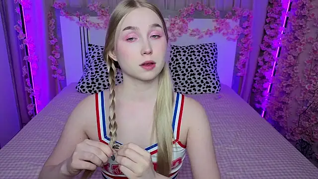 Snapshot of LilyStarlight chatting on May 17, 2026, 3:37 am LilyStarlight online show from May 17, 2026, 3:37 am