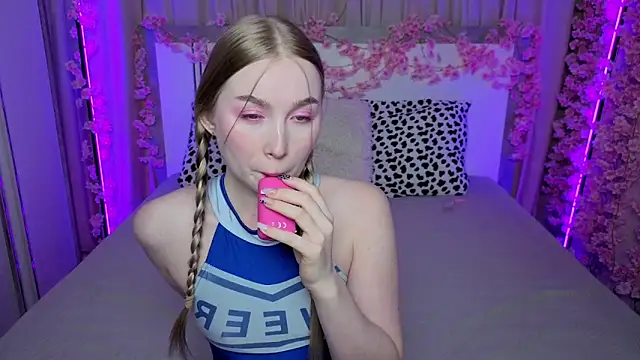 Snapshot of LilyStarlight chatting on May 25, 2026, 3:23 am LilyStarlight online show from May 25, 2026, 3:23 am