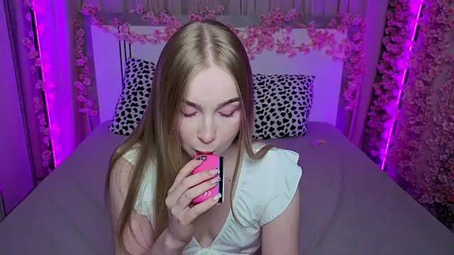 Snapshot of LilyStarlight chatting on May 29, 2026, 3:26 am LilyStarlight online show from May 29, 2026, 3:26 am