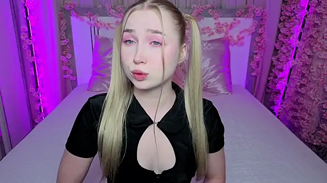 Snapshot of LilyStarlight chatting on June 13, 2026, 4:21 am LilyStarlight online show from June 13, 2026, 4:21 am