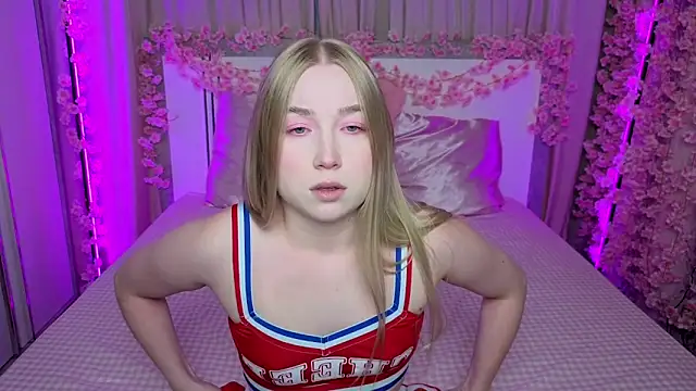 Snapshot of LilyStarlight chatting on June 16, 2026, 3:42 am LilyStarlight online show from June 16, 2026, 3:42 am