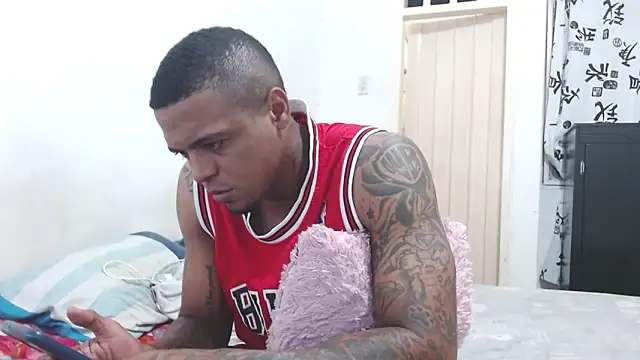 hot and naughty latin online show from February 21, 2025, 10:28 am