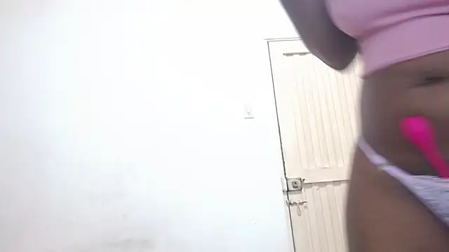 hot and naughty latin online show from February 19, 2026, 12:12 pm