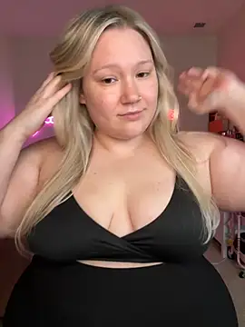 Snapshot of PiggyRose chatting on September 12, 2025, 12:22 am PiggyRose online show from September 12, 2025, 12:22 am