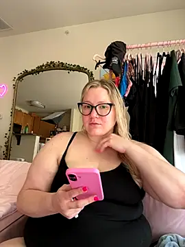 Snapshot of PiggyRose chatting on October 19, 2025, 6:08 pm PiggyRose online show from October 19, 2025, 6:08 pm