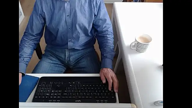 dutchpornking online show from October 2, 2025, 7:59 am