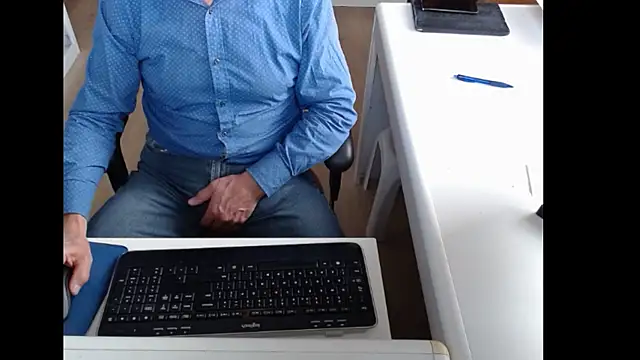 dutchpornking online show from October 9, 2025, 7:39 am