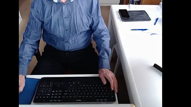 dutchpornking online show from November 4, 2025, 8:24 am