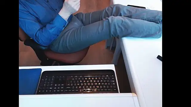 dutchpornking online show from April 11, 2026, 7:45 am