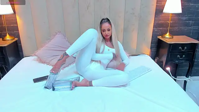 Snapshot of MelanieLexxx chatting on December 19, 2024, 6:45 pm MelanieLexxx online show from December 19, 2024, 6:45 pm