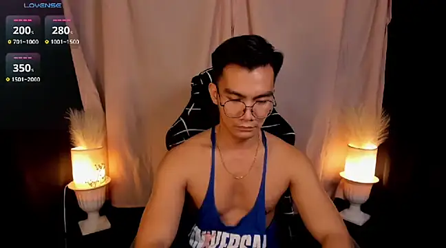 000batman000 online show from February 7, 2025, 4:14 pm