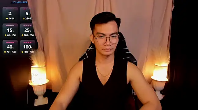 000batman000 online show from February 10, 2025, 7:04 am