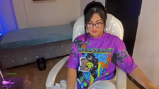 Catalinaa martinez online show from March 21, 2025, 11:12 pm