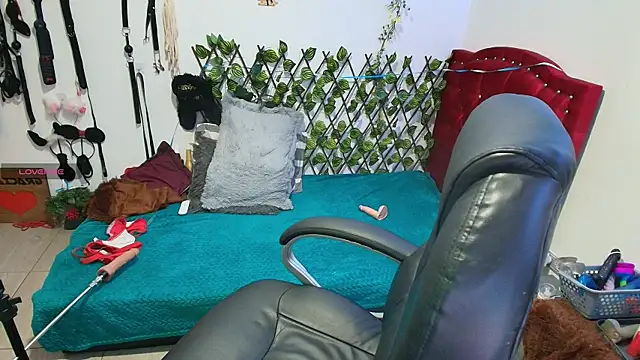 elektra 32 online show from November 10, 2025, 1:37 am