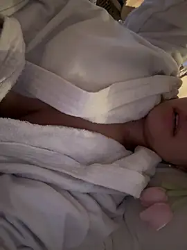Prettylilgirll online show from June 11, 2026, 5:22 pm