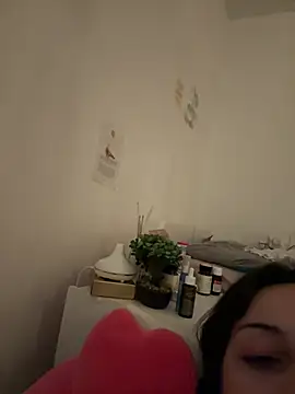 Prettylilgirll online show from June 22, 2026, 7:33 pm