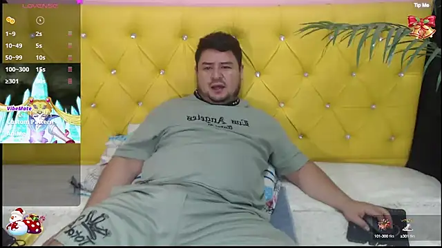 Snapshot of oso_dirty_ chatting on December 13, 2024, 5:32 pm oso dirty  online show from December 13, 2024, 5:32 pm