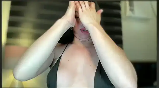 MISSANACONDA online show from February 18, 2025, 9:20 pm