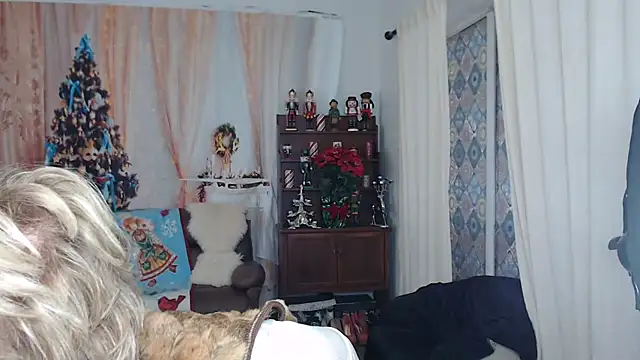 SindeeDix online show from December 14, 2025, 4:23 pm