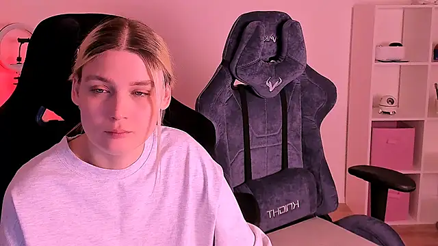 hotblonds online show from December 19, 2024, 6:34 am