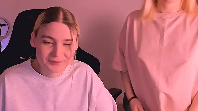 hotblonds online show from December 31, 2024, 2:36 pm