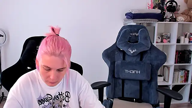 hotblonds online show from September 22, 2025, 10:50 am