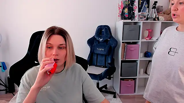 hotblonds online show from March 13, 2026, 11:28 am