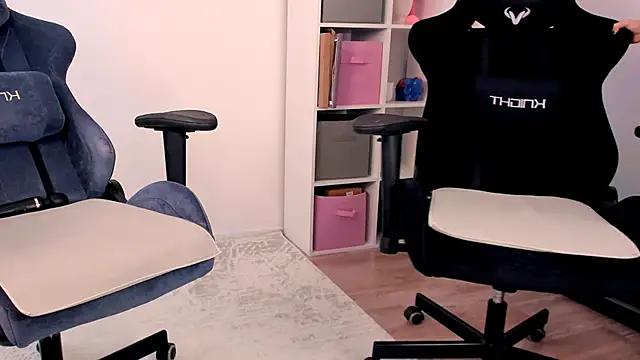 hotblonds online show from March 19, 2026, 11:47 am