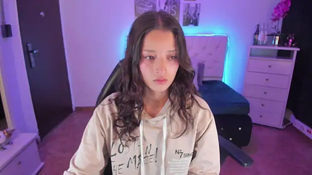 Amaia Daniells online show from December 15, 2024, 3:34 am