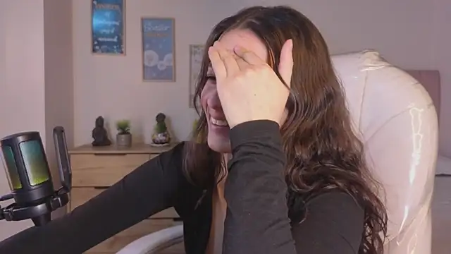 Amaia Daniells online show from January 14, 2026, 3:56 am