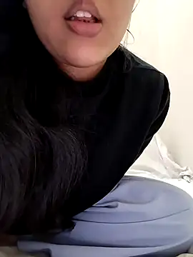 Annerae online show from March 18, 2025, 10:58 pm