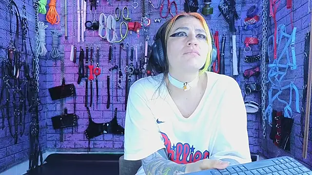 PANDORANEZZ online show from November 15, 2025, 5:49 am