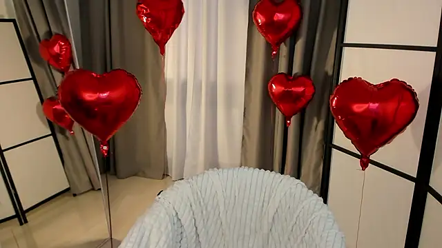 EffieMinki online show from February 12, 2026, 12:44 pm