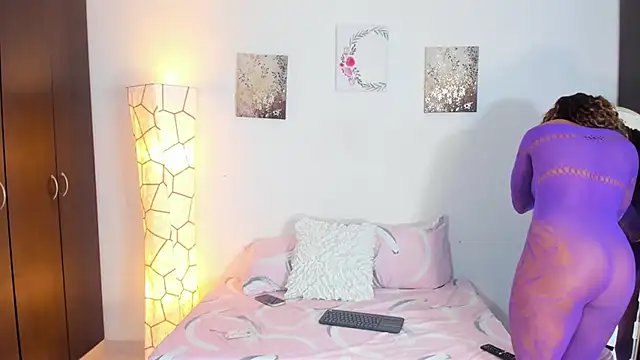 SarahCinnamon- online show from February 10, 2026, 7:07 pm