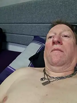 tomtom111111 online show from November 1, 2025, 1:13 pm