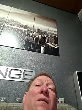 tomtom111111 online show from December 5, 2025, 7:43 pm