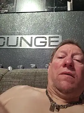 tomtom111111 online show from January 17, 2026, 4:39 am