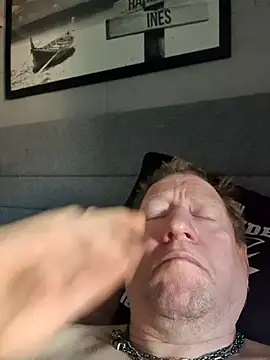 tomtom111111 online show from March 29, 2026, 12:49 pm