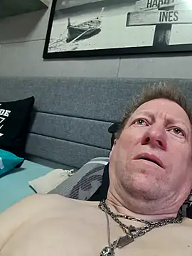 tomtom111111 online show from April 23, 2026, 2:52 pm