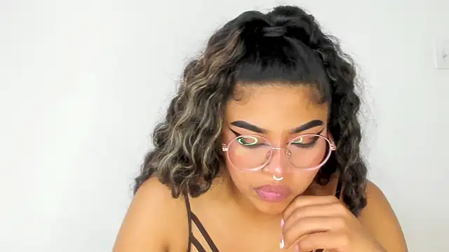 Snapshot of moana_taylor chatting on February 17, 2025, 10:29 am moana taylor online show from February 17, 2025, 10:29 am