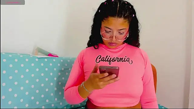 Snapshot of moana_taylor chatting on April 6, 2026, 11:44 am moana taylor online show from April 6, 2026, 11:44 am