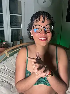 Snapshot of Lauyako chatting on May 6, 2026, 11:48 am Lauyako online show from May 6, 2026, 11:48 am