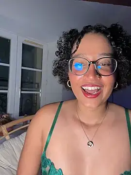 Snapshot of Lauyako chatting on May 12, 2026, 7:44 pm Lauyako online show from May 12, 2026, 7:44 pm